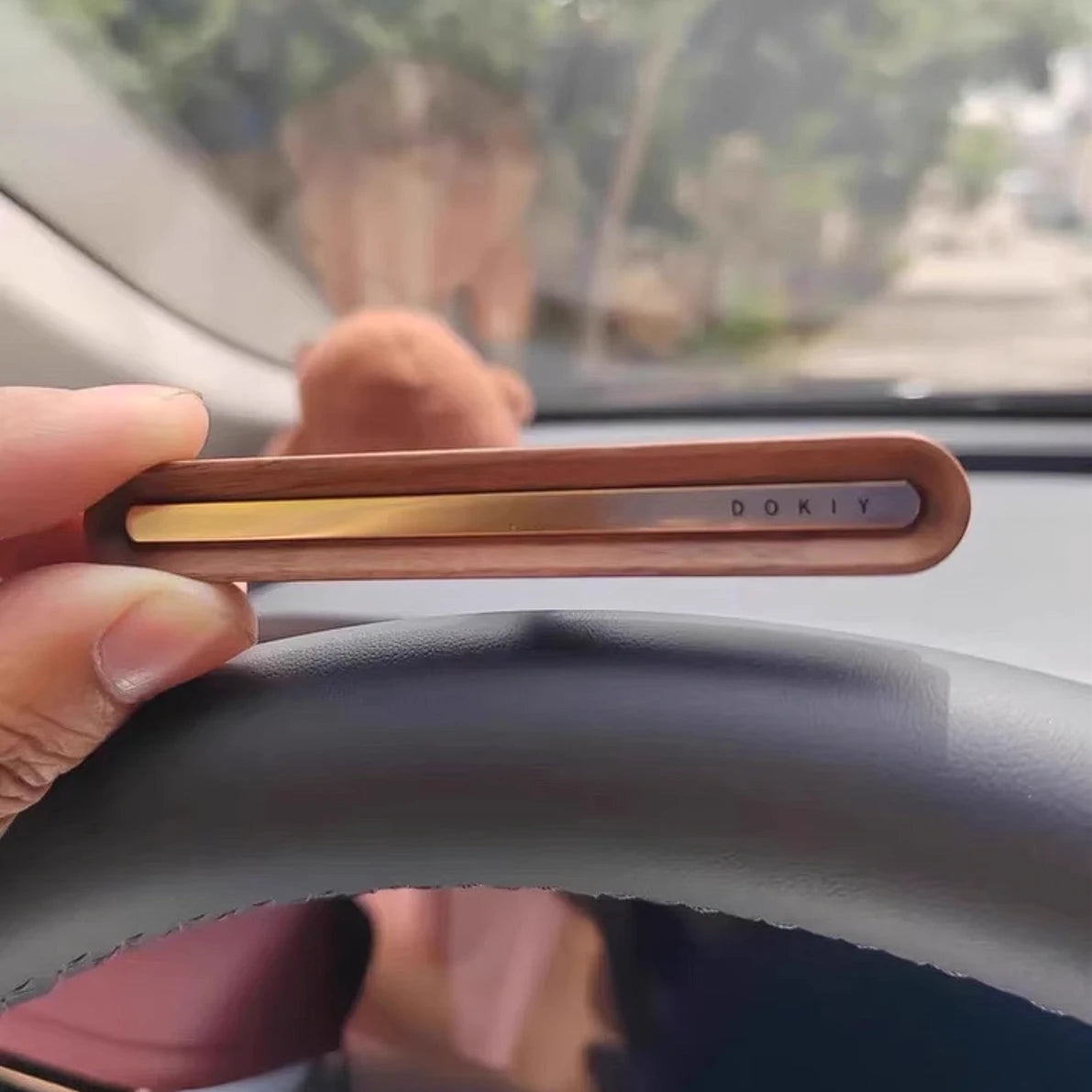 Alloy Car Air Freshener - Vent Clip Diffuser with Adjustable Intensity